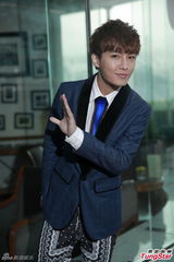 组图：炎亚轮精美写真 享受刻骨铭心恋爱