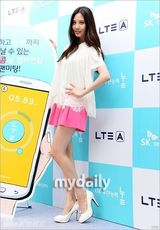 组图：少女时代徐贤清纯亮相粉丝签名活动