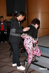 幻灯：熊黛林香肩斜露艳压群芳 大赞吴君如功力高