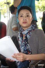 组图：刘蓓挑战暴力妈妈角色 邬君梅自嘲老不正经