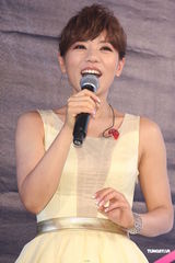 组图：丁当发片牵红线求姻缘 自曝曾被前男友劈腿