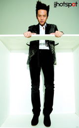 高清组图：邓超“阿童木”造型登杂志封面