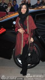 高清图：《内达和西敏》首映 女星莱拉-哈塔米亲民