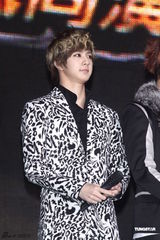 高清图：韩国五大组合天团开唱 SJ压轴掀高潮 