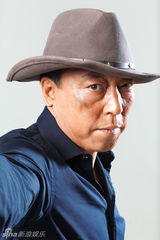 高清图：倪大红登时尚杂志 演绎西部硬汉时尚