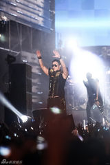 高清组图：Rain入伍前首尔最后开唱 短发热歌劲舞