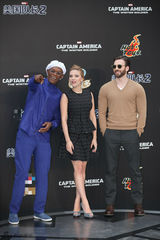 组图：《美国队长2》主创访华 斯嘉丽黑裙妩媚