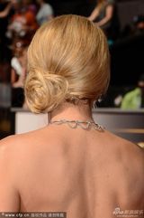 组图：85届奥斯卡红毯-费瑞尔低胸秀豪乳