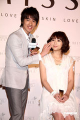 幻灯图集：赵又廷白西装扮王子 否认黑道逼迫传闻