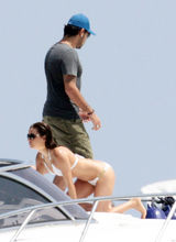 组图：伊娃-朗格利亚和男友度假 比基尼秀身材