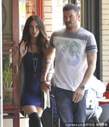 组图：梅根挺大肚性感依旧 老公怒斥狗仔偷拍