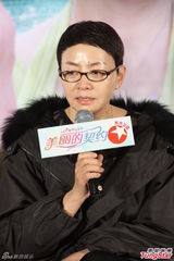 组图：宋丹丹新剧发布会延时 致歉媒体获掌声