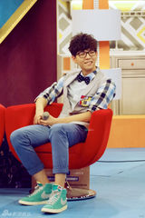 组图：胡夏被封吃货 搂侯佩岑热舞探戈