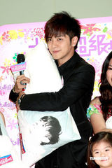 高清组图：罗志祥袭港办签唱会 大赞杨丞琳可爱女生