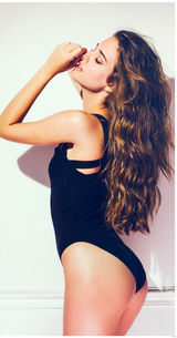 组图：西班牙超模克拉拉-阿隆索性感写真