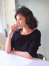 组图：章龄之时尚写真显气场 浓重烟熏妆展熟女魅力