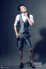 组图：孙艺洲秀肌肉 光影打造花样轻熟男