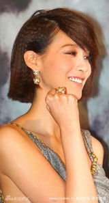 幻灯图集：韩彩英白色礼服亮相 和刘仁英性感PK