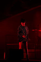 组图：许茹芸北京开唱 梁静茹梁咏琪助阵