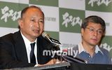 组图：吴宇森访韩新闻发布会 韩国导演宋海成出席