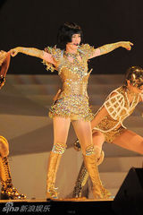 高清图：孙燕姿北京开个唱 劲歌热舞造型百变