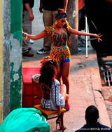 幻灯：碧昂斯与艾丽西亚合作新曲 拍MV比拼性感