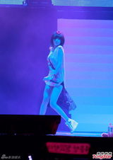 组图：韩团4minute性感登陆香港 热舞大秀美腿