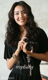 幻灯：洪仁英举行写真集发布会 展现成熟魅力