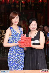 组图：检场卖肉赚人气 新剧收视破3就裸泳