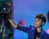 组图：《暮光》领跑2011MTV电影奖 帕丁森热吻泰勒