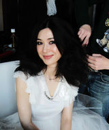 高清图：童蕾登时尚杂志 白纱裙展现天使笑容