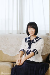 组图：《小洋楼》李丹妮曝学生装剧照回归校园