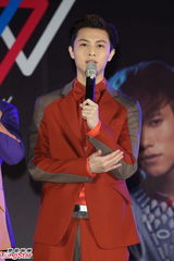 组图：JPM王子默认正热恋 小杰不甘落后征女友