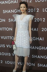 组图：范冰冰巩俐吴奇隆等出席上海时装秀