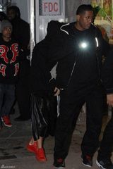 组图：比伯被拘前夜店照曝光 保镖开道眼神迷离