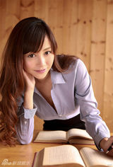 组图：杉原杏璃性感豪放秀G乳 白皙美人诱惑足