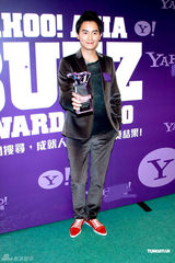 组图：金贤重香港获大奖 阿SA无缘和男友过圣诞