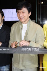 高清组图：刘涛秀白皙香肩 和成龙、F1车手同台