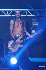 组图：五团轰炸小巨蛋 五月天压轴掀高潮