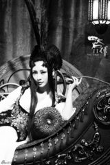 组图：柳岩杀气女王造型妖艳 深沟爆乳呼之欲出