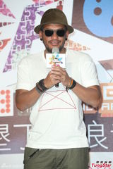 组图：陈绮贞结婚无着落 张震岳猛健身晒成黑炭