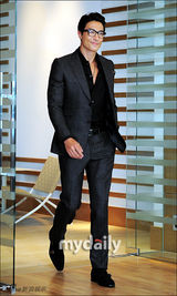 组图：韩艺人丹尼尔亨利担任健身俱乐部形象大使