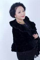 组图：廖学秋新写真风韵犹存