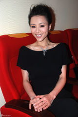 高清图：张静初呼吁爱心凝聚 公益推动任重道远