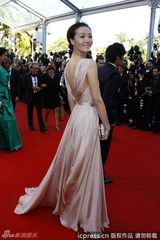 组图：《浮城谜事》剧组亮相戛纳 郝蕾齐溪争艳