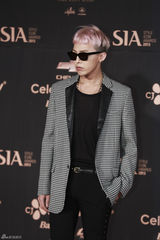 独家高清：GD获年度时尚大奖 李钟硕等亮相红毯