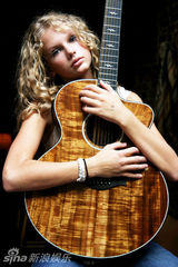 组图：泰勒童年清纯萌照 胖小鸭蜕变美天鹅