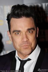 组图：2013全英音乐奖男星帅气亮相红毯