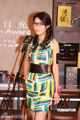幻灯图：港姐汤宝珍获选时尚目光奖 称想拍新剧