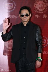 组图：华鼎奖红毯星光熠熠 赵本山携弟子助阵